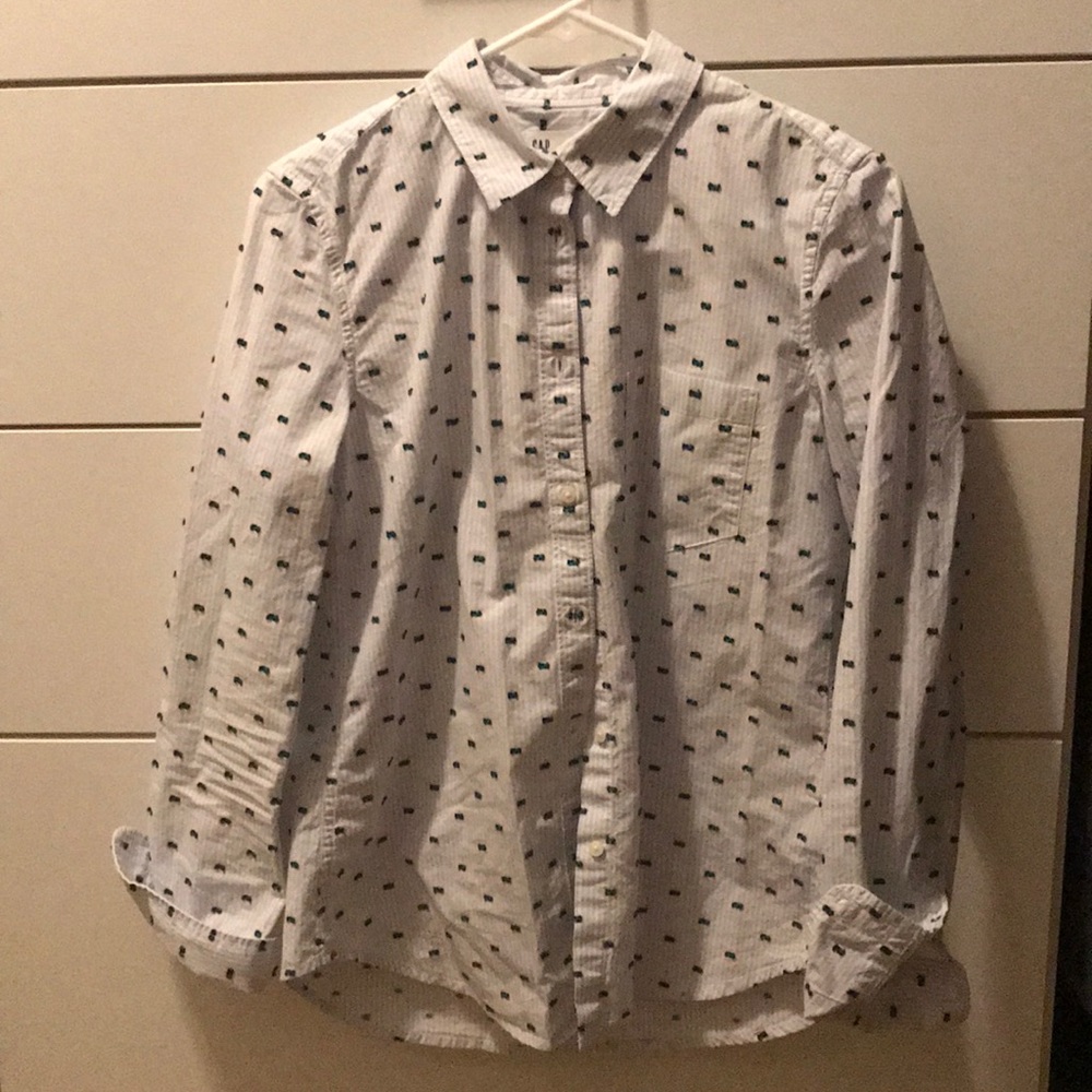 Gap button up